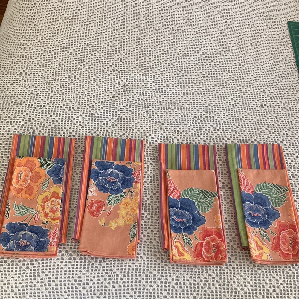 8 Napkins, Stripe ones are from Crate&Barrel 21X21, Floral 17X17 no label - Picture 2 of 8